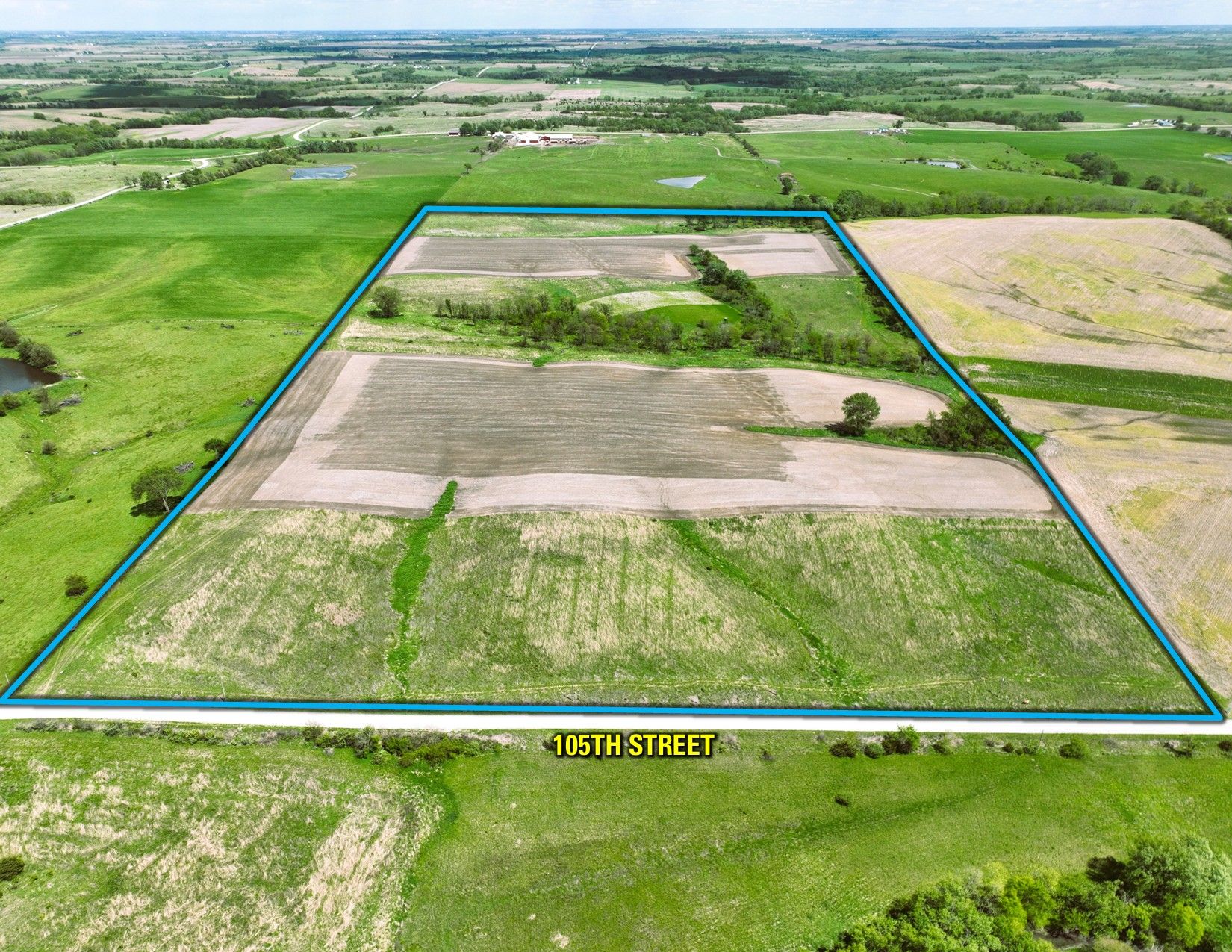 Listing Photo: Drone Outline W